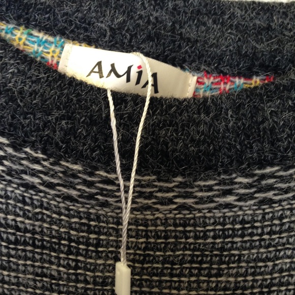 NWOT  Cape with sleeves by AMIA one size - Picture 2 of 8